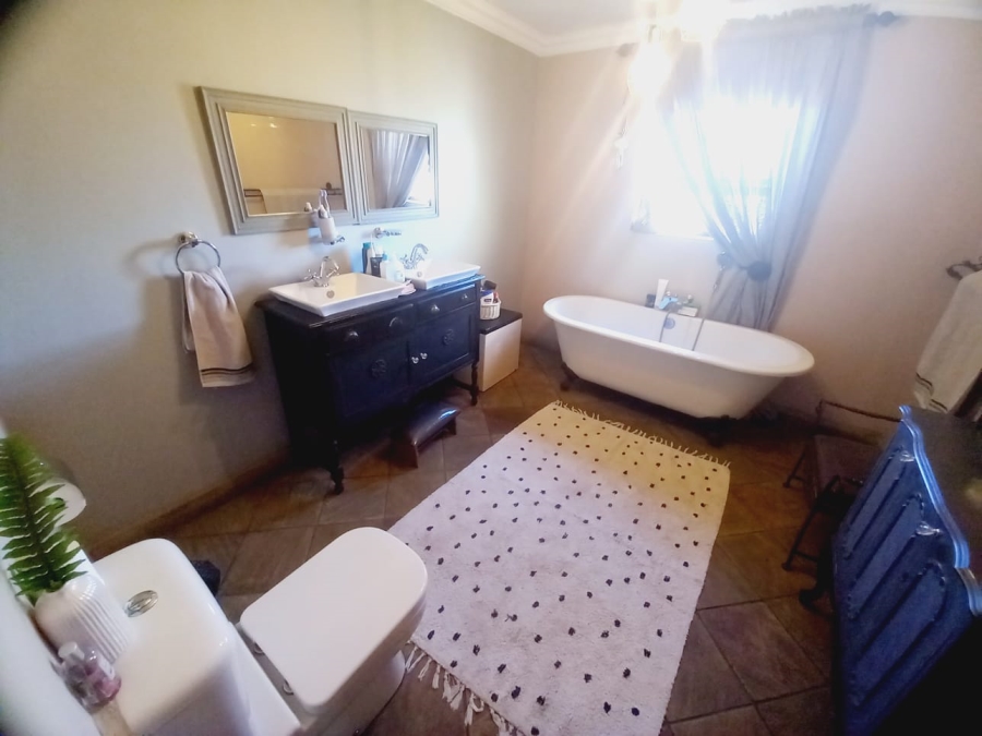 5 Bedroom Property for Sale in Maraldi Estate Free State